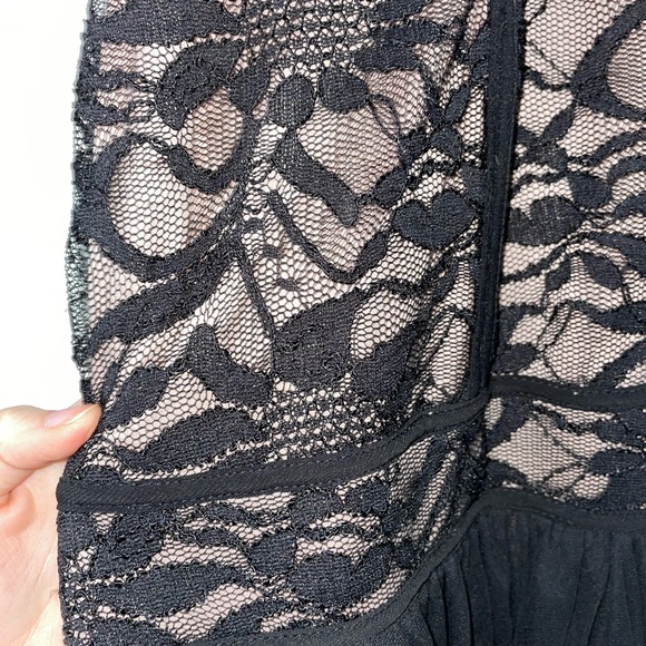 Black lace high to low formal dress - Picture 5 of 6
